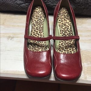 Kenneth Cole Reaction ruby kitten heels